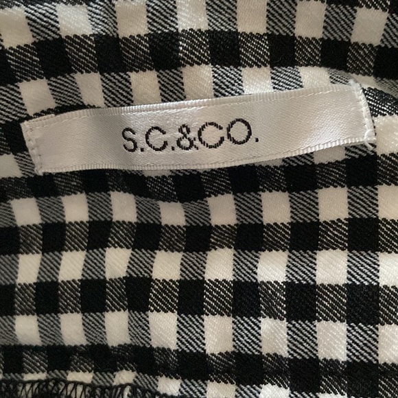 S.C & CO.💫 Women’s Black/White Checkered Lightweight Capri Pants - Picture 9 of 10